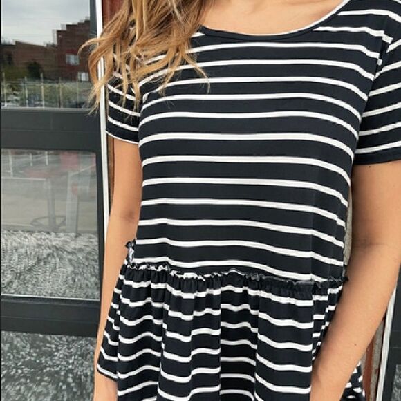 𝅺last One! NWT Black and White Stripe Babydoll Top - Picture 2 of 12